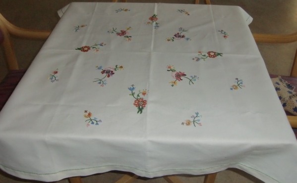 M784M Beautiful embroidered tablecloth